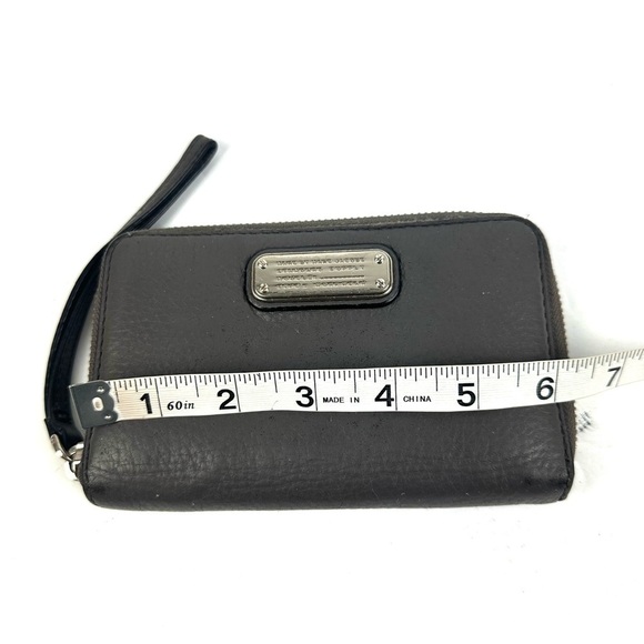 Marc Jacobs Classic Q Wingman Wallet Wristlet Mushroom Gray Clutch‎ Organizer - Picture 8 of 9
